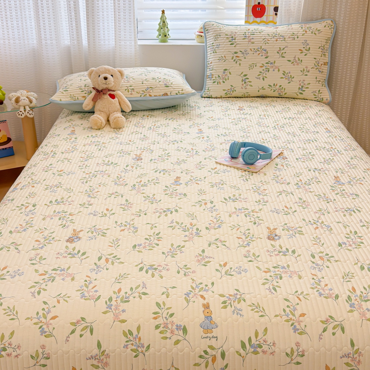 91家纺网 家纺一手货源 找家纺 雅萱家纺 2026新款森系全棉夹棉印花床盖 仙草兔