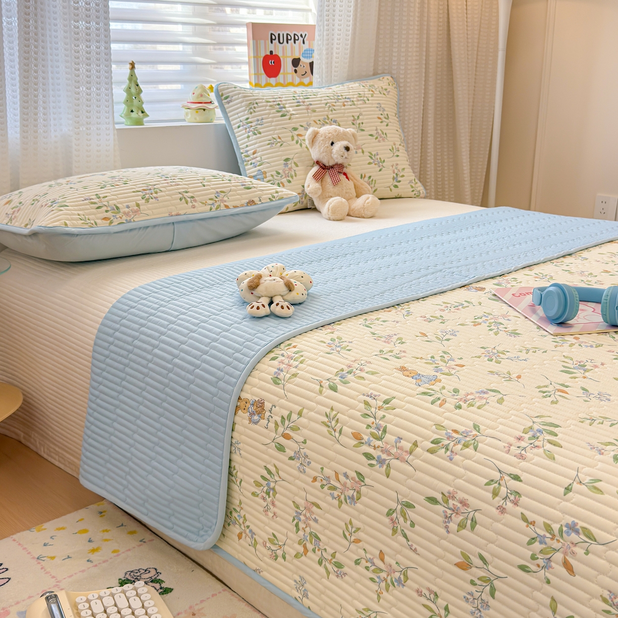 91家纺网 家纺一手货源 找家纺 雅萱家纺 2026新款森系全棉夹棉印花床盖 仙草兔