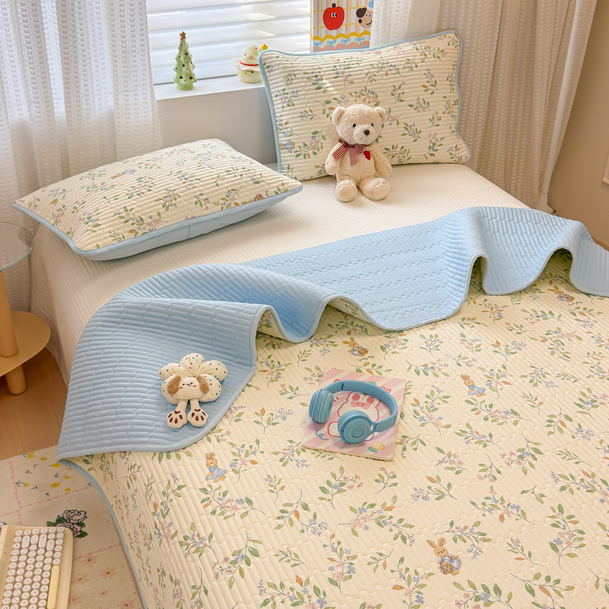 91家纺网 家纺一手货源 找家纺 雅萱家纺 2026新款森系全棉夹棉印花床盖 仙草兔