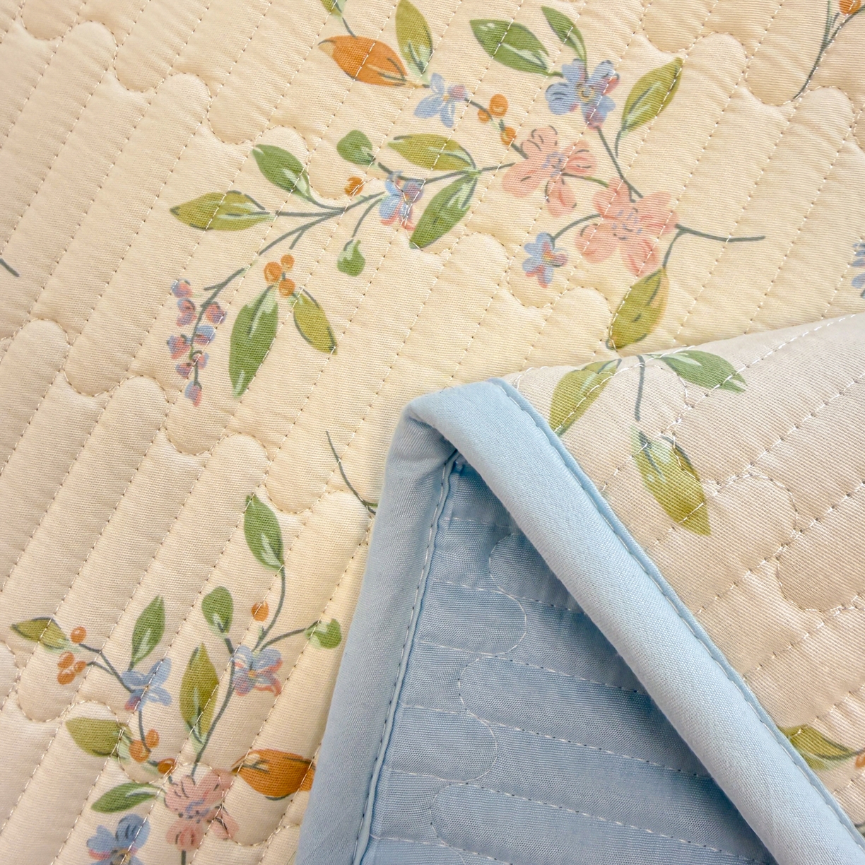 91家纺网 家纺一手货源 找家纺 雅萱家纺 2026新款森系全棉夹棉印花床盖 仙草兔