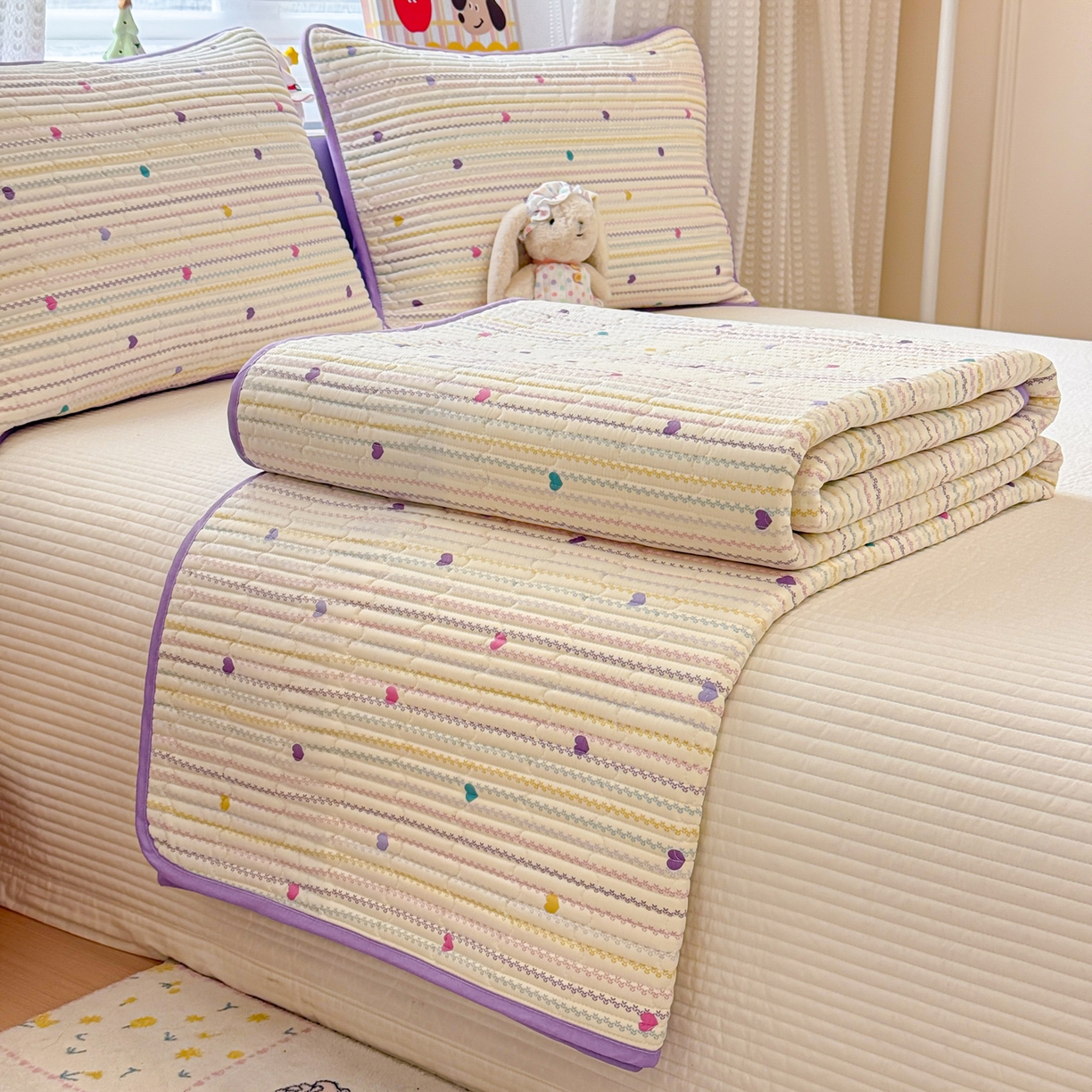 91家纺网 家纺一手货源 找家纺 雅萱家纺 2026新款森系全棉夹棉印花床盖 心意满满