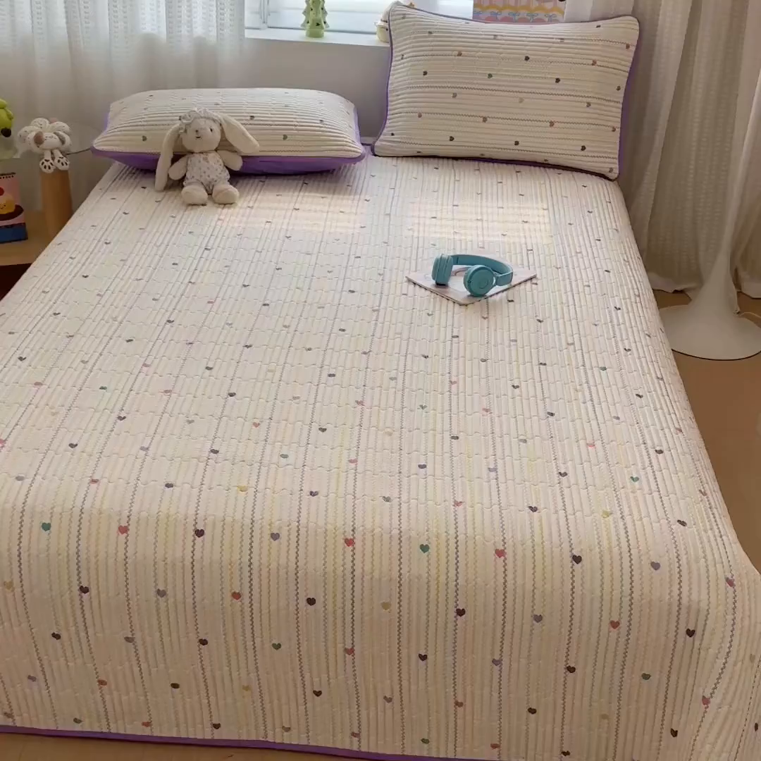 91家纺网 家纺一手货源 找家纺 雅萱家纺 2026新款森系全棉夹棉印花床盖 心意满满