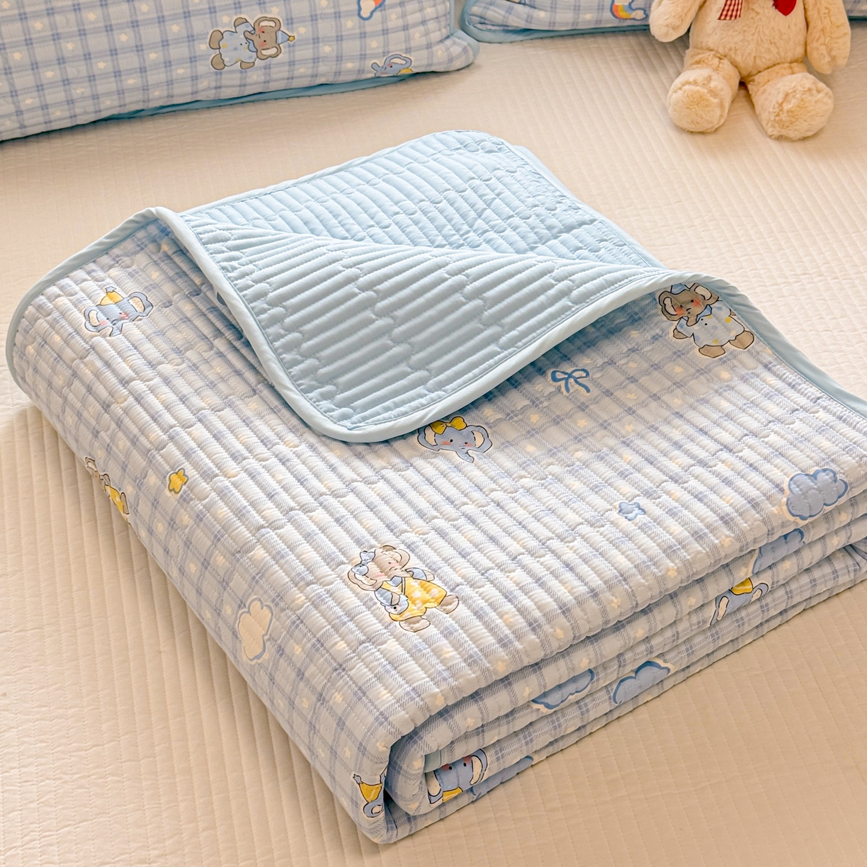 91家纺网 家纺一手货源 找家纺 雅萱家纺 2026新款森系全棉夹棉印花床盖 星星小象