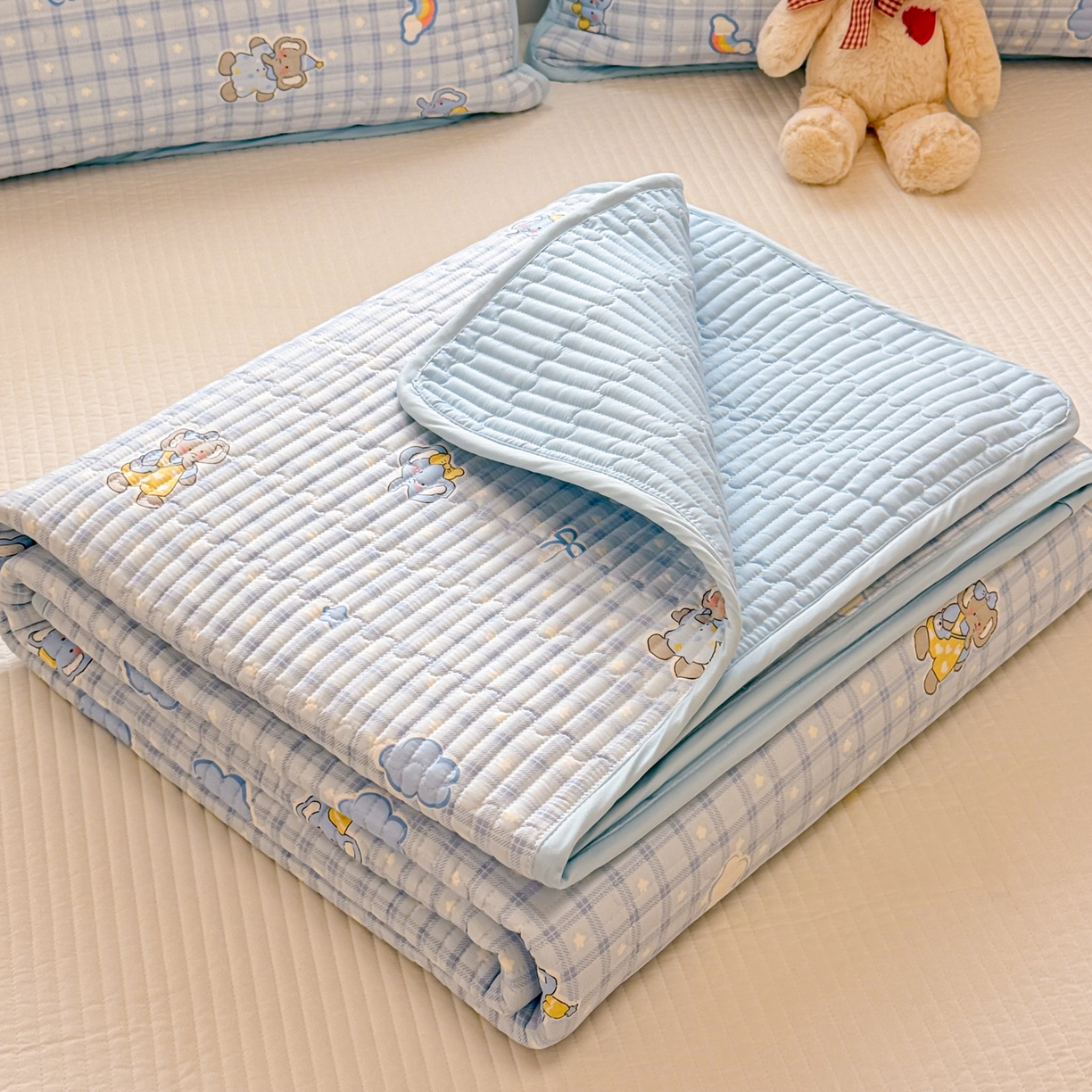 91家纺网 家纺一手货源 找家纺 雅萱家纺 2026新款森系全棉夹棉印花床盖 星星小象