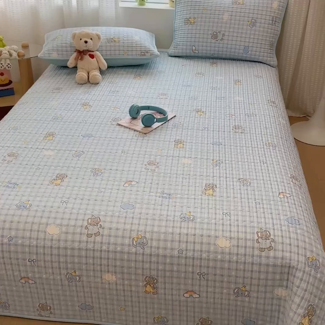 91家纺网 家纺一手货源 找家纺 雅萱家纺 2026新款森系全棉夹棉印花床盖 星星小象