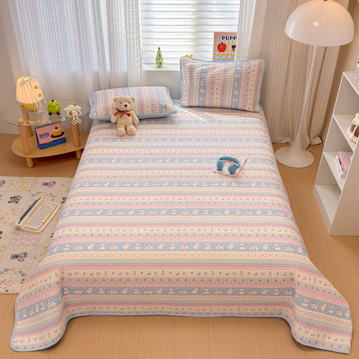 91家纺网 家纺一手货源 找家纺 雅萱家纺 2026新款森系全棉夹棉印花床盖 樱桃小狗