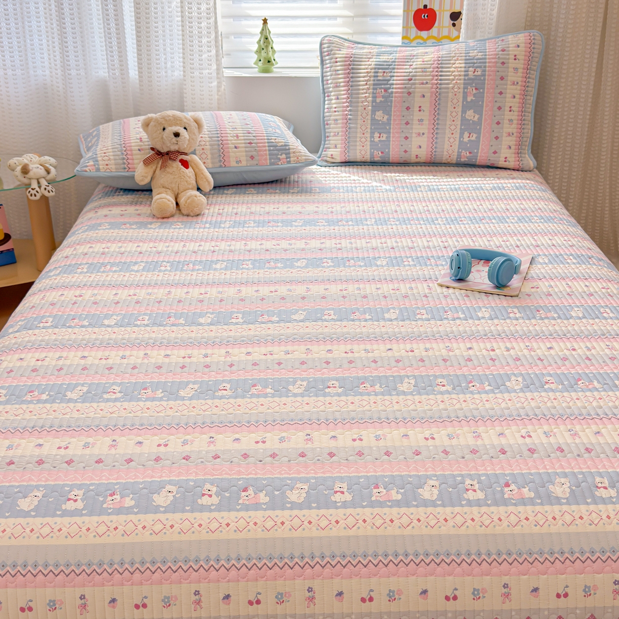 91家纺网 家纺一手货源 找家纺 雅萱家纺 2026新款森系全棉夹棉印花床盖 樱桃小狗