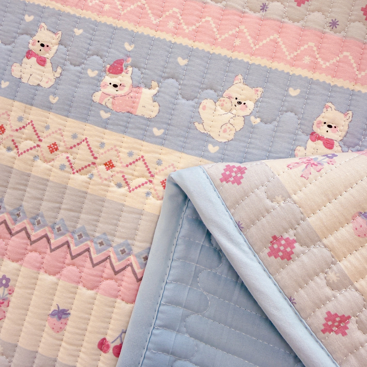 91家纺网 家纺一手货源 找家纺 雅萱家纺 2026新款森系全棉夹棉印花床盖 樱桃小狗