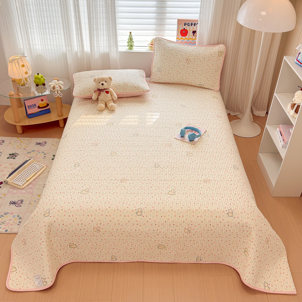 91家纺网 家纺一手货源 找家纺 雅萱家纺 2026新款森系全棉夹棉印花床盖 郁金香狗