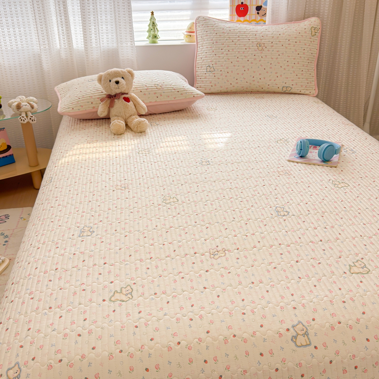 91家纺网 家纺一手货源 找家纺 雅萱家纺 2026新款森系全棉夹棉印花床盖 郁金香狗