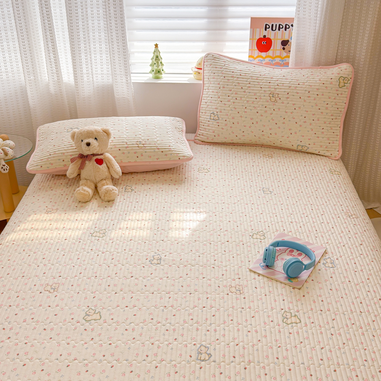 91家纺网 家纺一手货源 找家纺 雅萱家纺 2026新款森系全棉夹棉印花床盖 郁金香狗