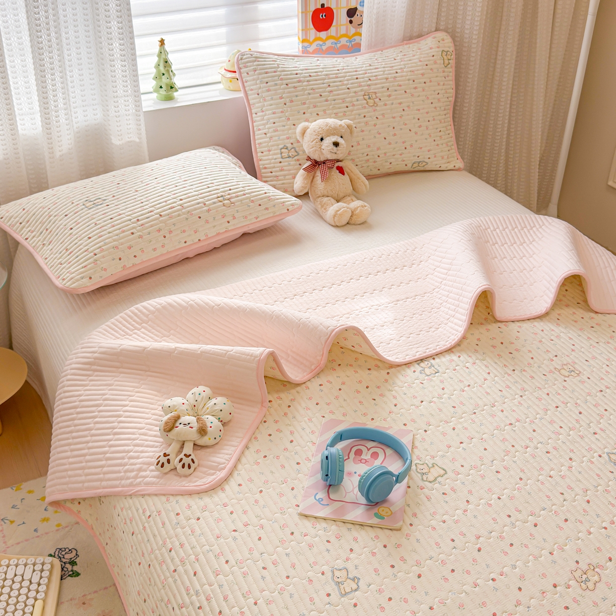 91家纺网 家纺一手货源 找家纺 雅萱家纺 2026新款森系全棉夹棉印花床盖 郁金香狗