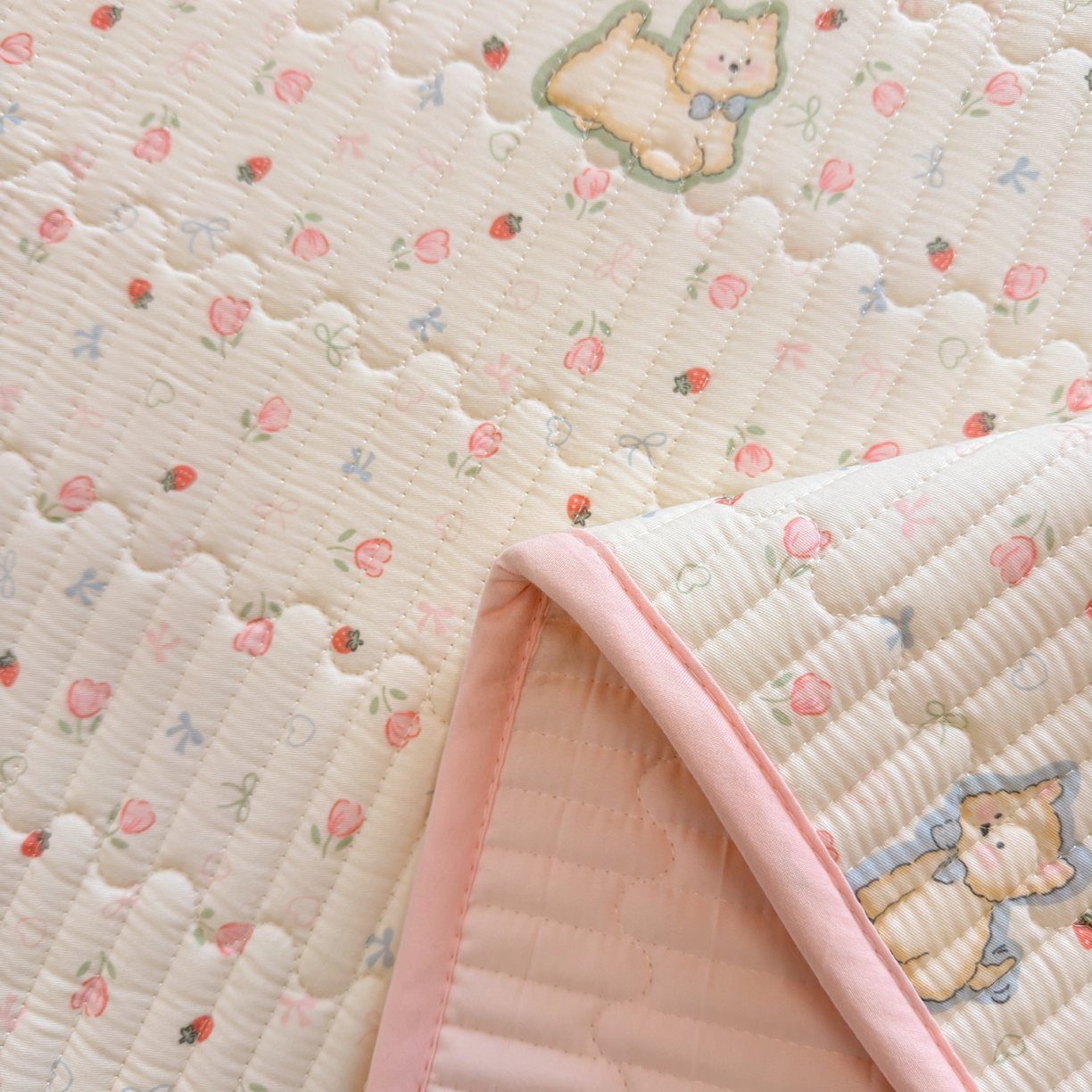 91家纺网 家纺一手货源 找家纺 雅萱家纺 2026新款森系全棉夹棉印花床盖 郁金香狗