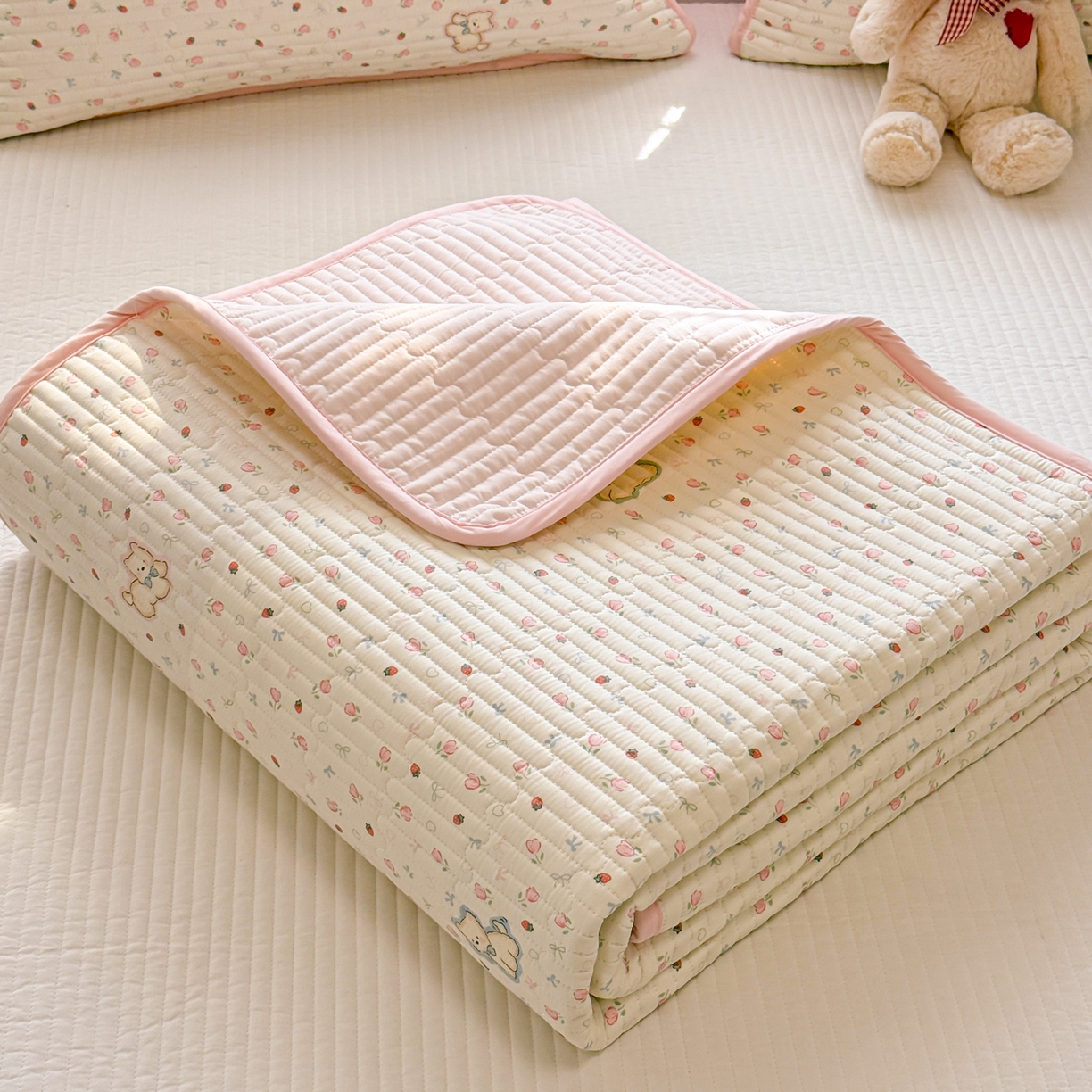 91家纺网 家纺一手货源 找家纺 雅萱家纺 2026新款森系全棉夹棉印花床盖 郁金香狗