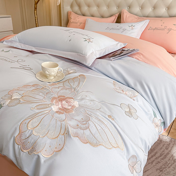 91家纺网 家纺一手货源 找家纺 无瑕家居 2026新款长绒棉全棉纯棉刺绣绣花高端礼盒装四件套-凤飞舞 凤飞舞-蓝+粉