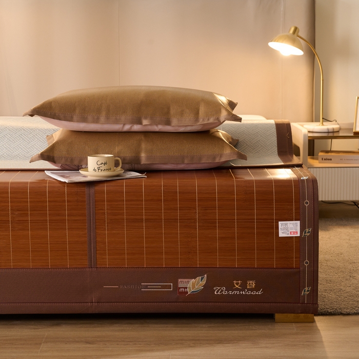 91家纺网 家纺一手货源 找家纺 鑫琪莱家纺 2025新款双面竹席冰丝席竹凉席学生宿舍席子 迷你艾香-花边款