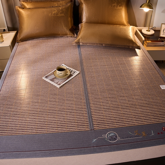 91家纺网 家纺一手货源 找家纺 鑫琪莱家纺 2025新款双面竹席冰丝席竹凉席学生宿舍席子 艾草木纹-烟雨-