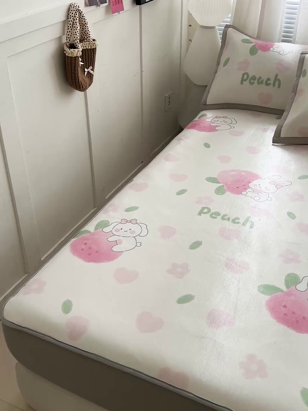 91家纺网 家纺一手货源 找家纺 富馨莱 2026新款冰丝凉席床笠款凉席席子支持一件定制定做 蜜桃兔