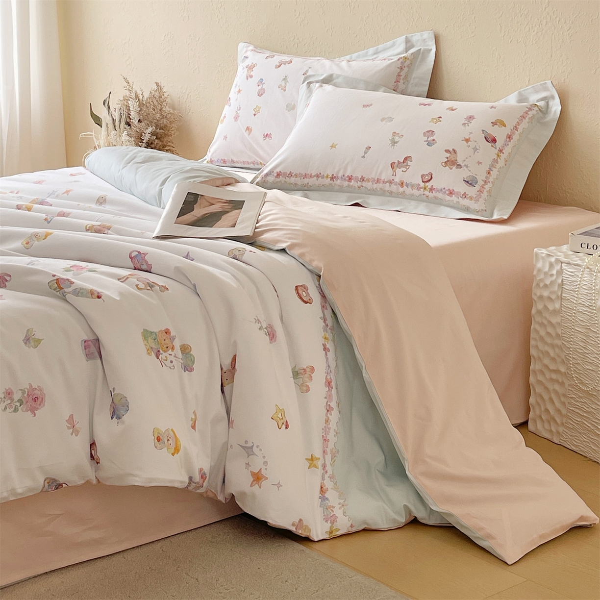 91家纺网 家纺一手货源 找家纺 鼎飞家纺 2026新款100S新疆长绒棉数码印花四件套-软糖童话 软糖童话-蓝色