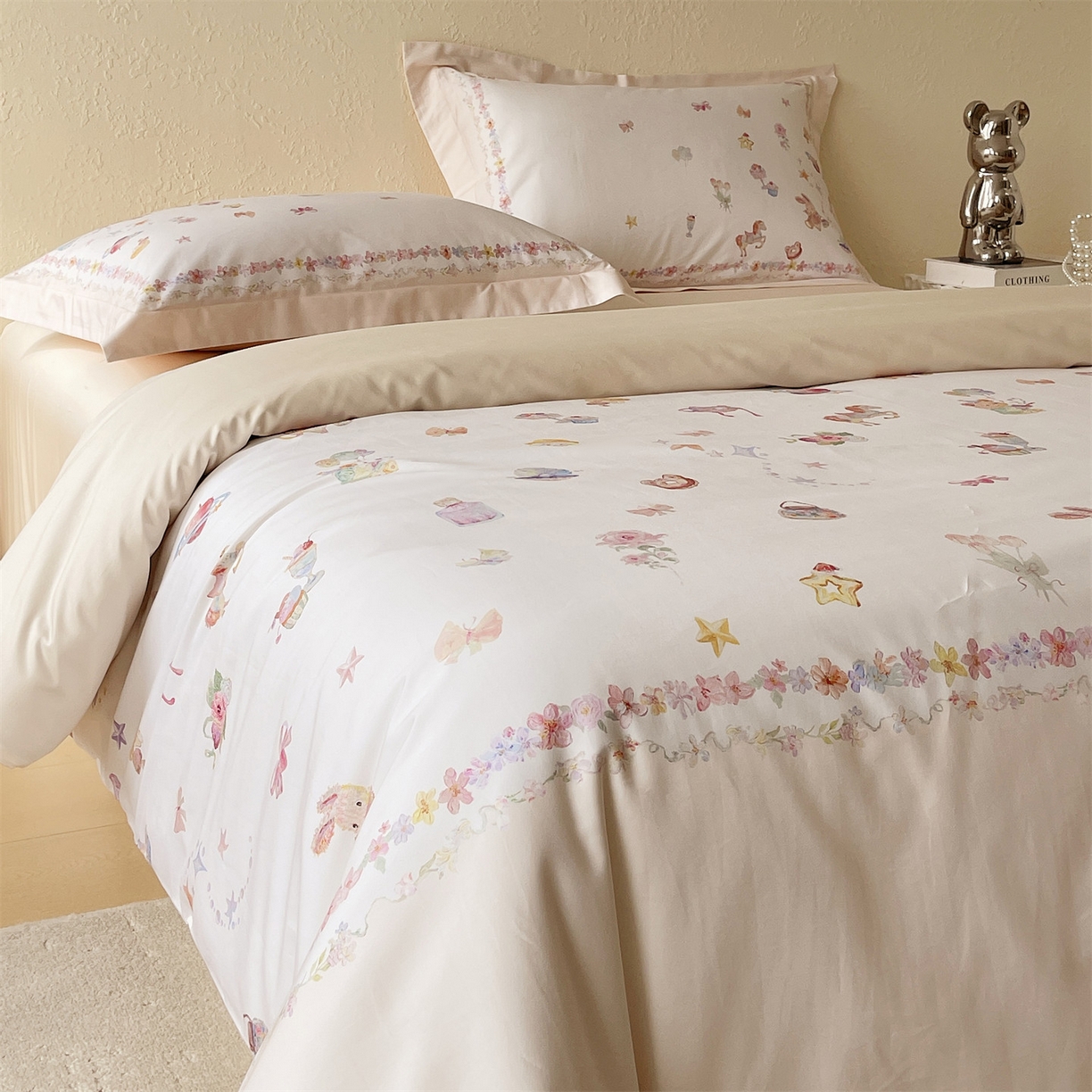 91家纺网 家纺一手货源 找家纺 鼎飞家纺 2026新款100S新疆长绒棉数码印花四件套-软糖童话 软糖童话-米色