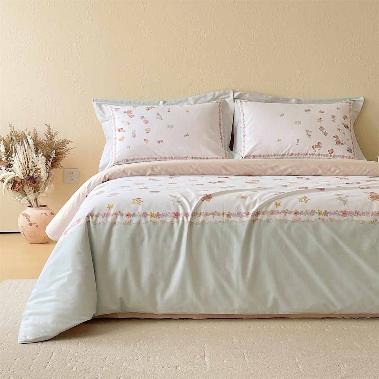 91家纺网 家纺一手货源 找家纺 鼎飞家纺 2026新款100S新疆长绒棉数码印花四件套-软糖童话 软糖童话-蓝色