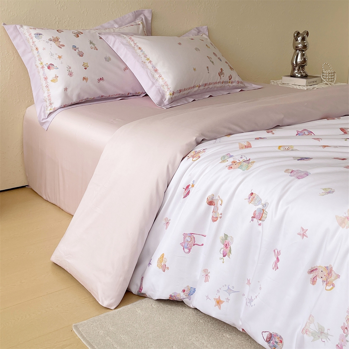 91家纺网 家纺一手货源 找家纺 鼎飞家纺 2026新款100S新疆长绒棉数码印花四件套-软糖童话 软糖童话-紫色