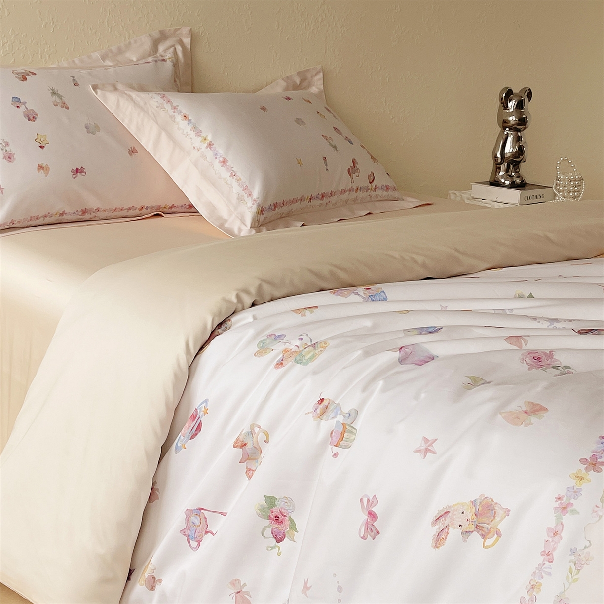 91家纺网 家纺一手货源 找家纺 鼎飞家纺 2026新款100S新疆长绒棉数码印花四件套-软糖童话 软糖童话-米色