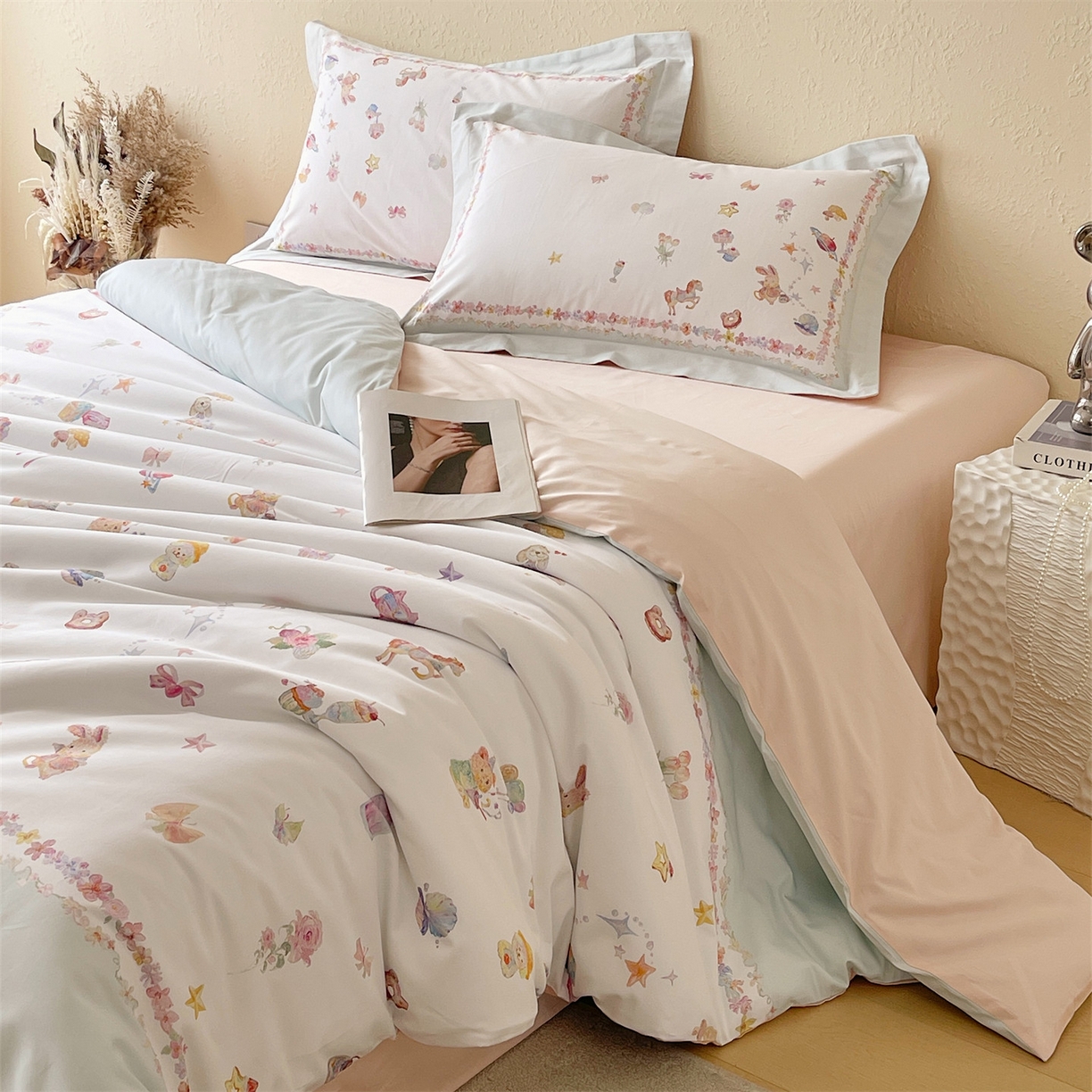 91家纺网 家纺一手货源 找家纺 鼎飞家纺 2026新款100S新疆长绒棉数码印花四件套-软糖童话 软糖童话-蓝色