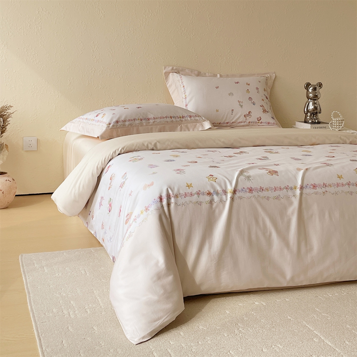 91家纺网 家纺一手货源 找家纺 鼎飞家纺 2026新款100S新疆长绒棉数码印花四件套-软糖童话 软糖童话-米色