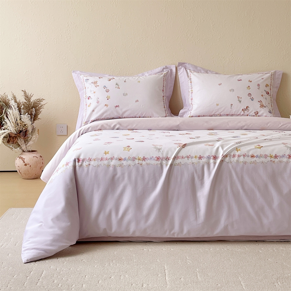 91家纺网 家纺一手货源 找家纺 鼎飞家纺 2026新款100S新疆长绒棉数码印花四件套-软糖童话 软糖童话-紫色