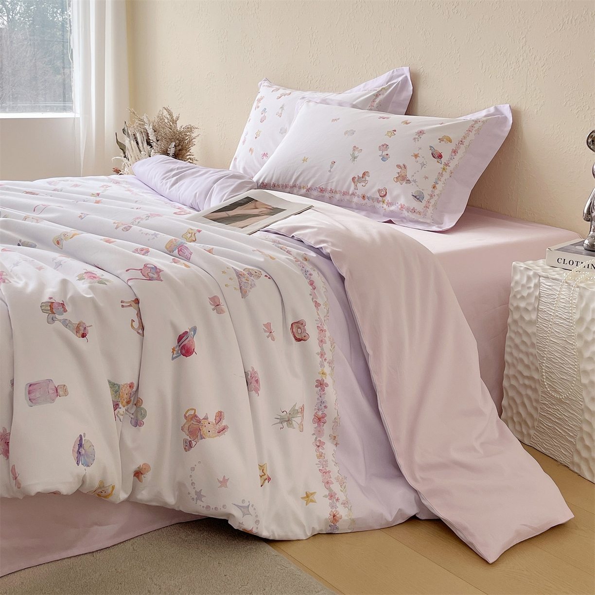 91家纺网 家纺一手货源 找家纺 鼎飞家纺 2026新款100S新疆长绒棉数码印花四件套-软糖童话 软糖童话-紫色