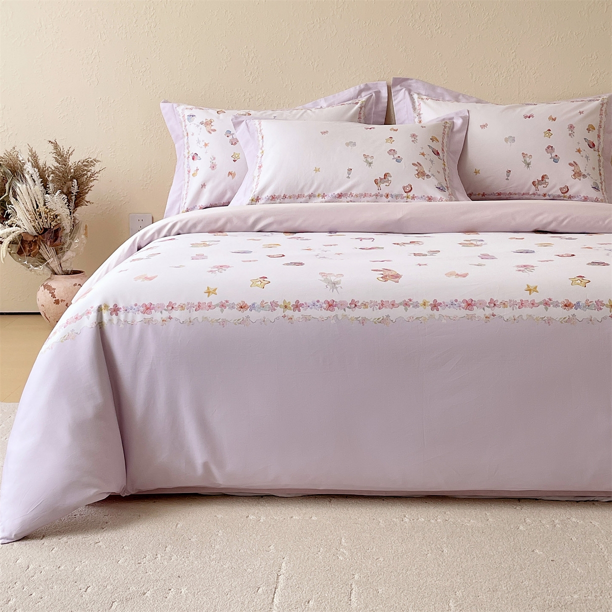 91家纺网 家纺一手货源 找家纺 鼎飞家纺 2026新款100S新疆长绒棉数码印花四件套-软糖童话 软糖童话-紫色