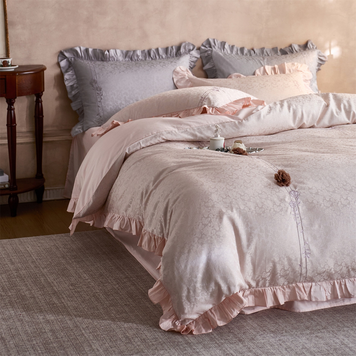 91家纺网 家纺一手货源 找家纺 鼎飞家纺 2026新款A类法式全棉提花四件套-漾系列 漾-玉粉