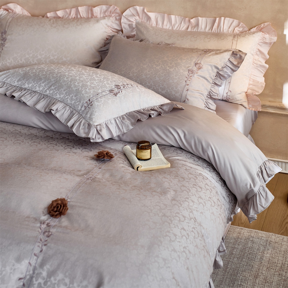 91家纺网 家纺一手货源 找家纺 鼎飞家纺 2026新款A类法式全棉提花四件套-漾系列 漾-紫灰