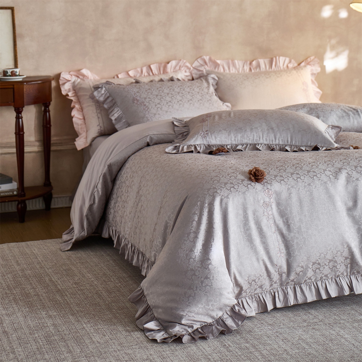 91家纺网 家纺一手货源 找家纺 鼎飞家纺 2026新款A类法式全棉提花四件套-漾系列 漾-紫灰