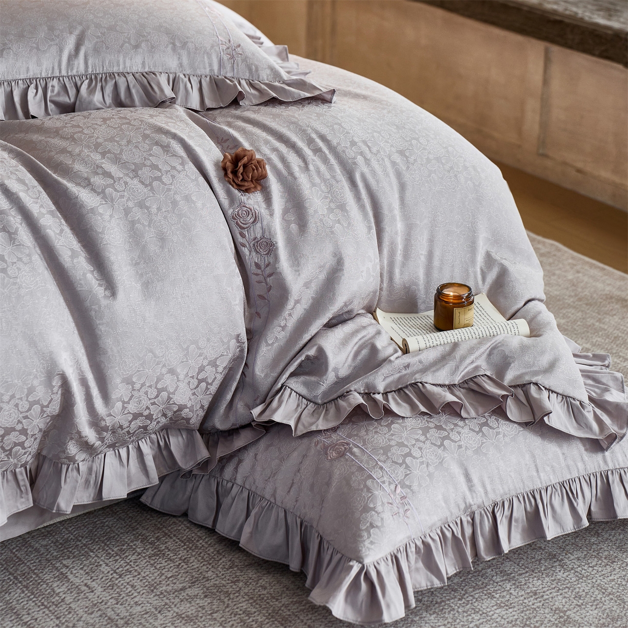 91家纺网 家纺一手货源 找家纺 鼎飞家纺 2026新款A类法式全棉提花四件套-漾系列 漾-紫灰