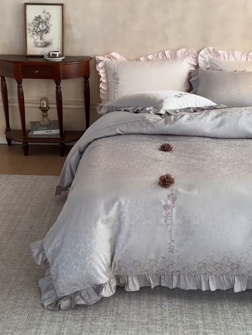 91家纺网 家纺一手货源 找家纺 鼎飞家纺 2026新款A类法式全棉提花四件套-漾系列 漾-紫灰