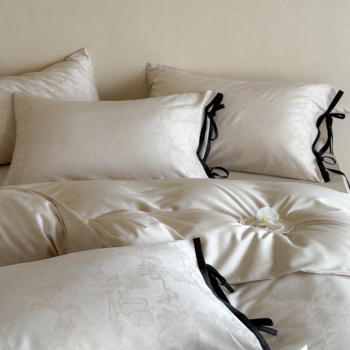 91家纺网 家纺一手货源 找家纺 爱缦 2026新款100s天丝棉色织提花四件套-遥婉月系列 浅米杏