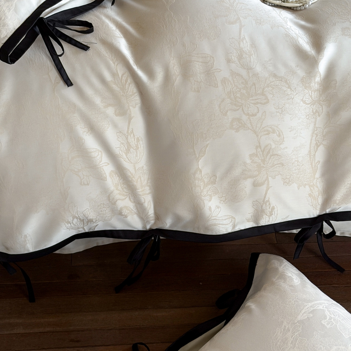 91家纺网 家纺一手货源 找家纺 爱缦 2026新款100s天丝棉色织提花四件套-遥婉月系列 浅米杏