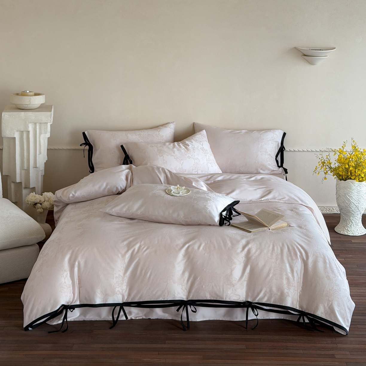 91家纺网 家纺一手货源 找家纺 爱缦 2026新款100s天丝棉色织提花四件套-遥婉月系列 云粉色