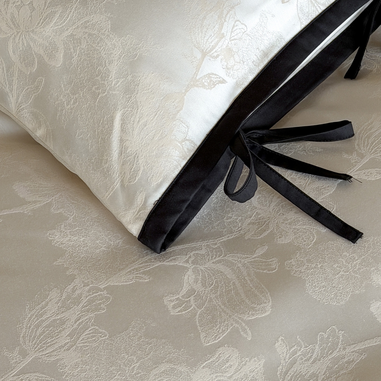 91家纺网 家纺一手货源 找家纺 爱缦 2026新款100s天丝棉色织提花四件套-遥婉月系列 浅米杏