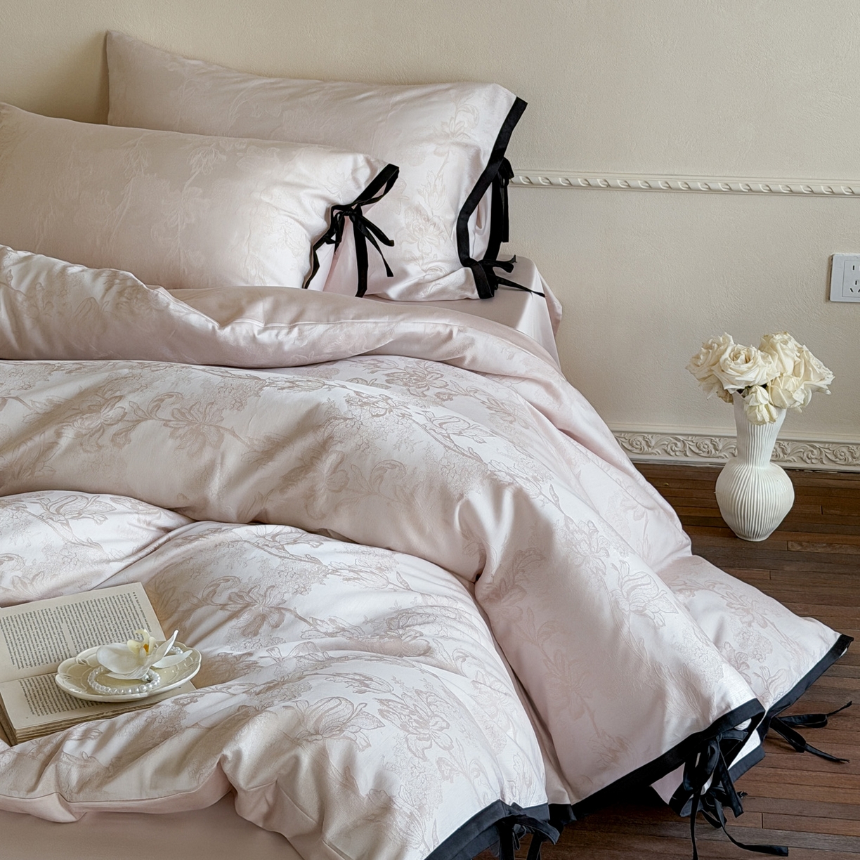 91家纺网 家纺一手货源 找家纺 爱缦 2026新款100s天丝棉色织提花四件套-遥婉月系列 云粉色