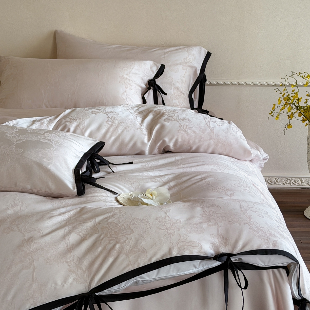 91家纺网 家纺一手货源 找家纺 爱缦 2026新款100s天丝棉色织提花四件套-遥婉月系列 云粉色