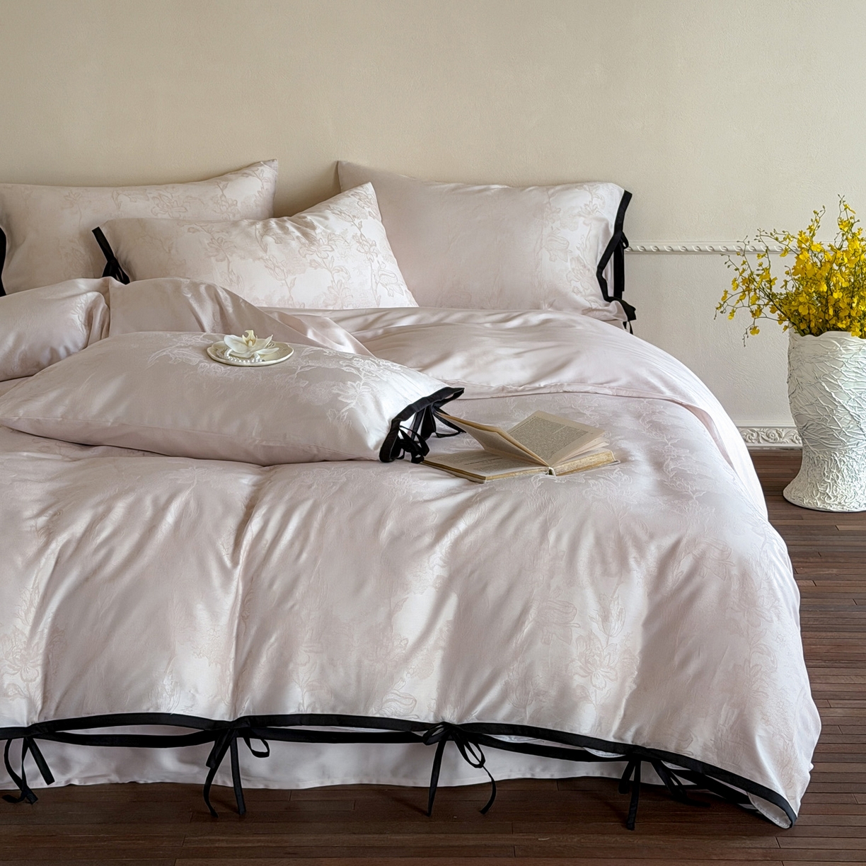 91家纺网 家纺一手货源 找家纺 爱缦 2026新款100s天丝棉色织提花四件套-遥婉月系列 云粉色