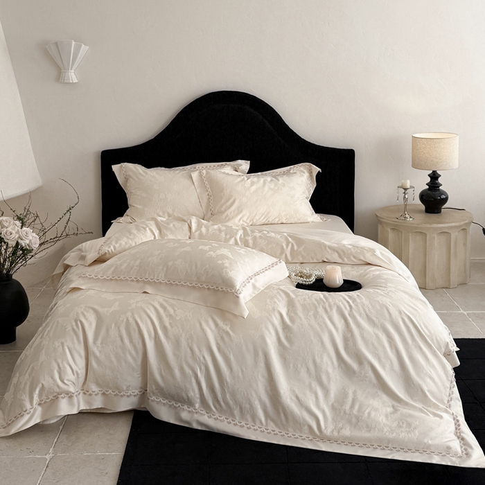 91家纺网 家纺一手货源 找家纺 爱缦 2026新款100s天丝棉色织提花四件套-玫瑰蝶翼系列 云朵白