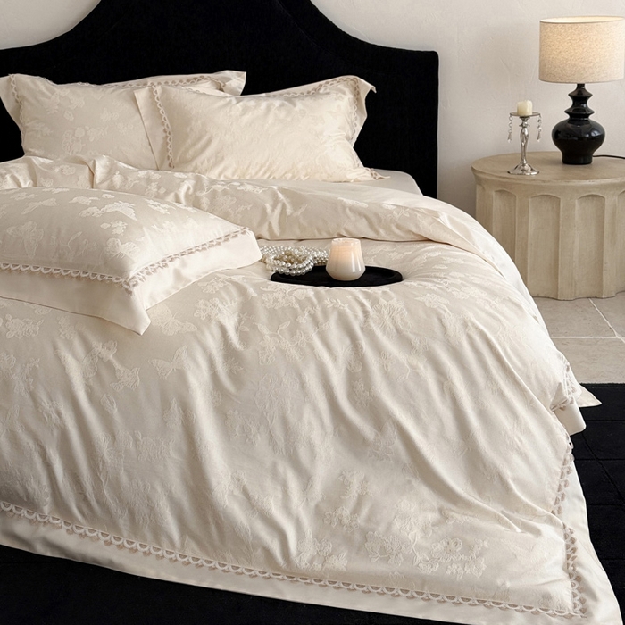 91家纺网 家纺一手货源 找家纺 爱缦 2026新款100s天丝棉色织提花四件套-玫瑰蝶翼系列 云朵白