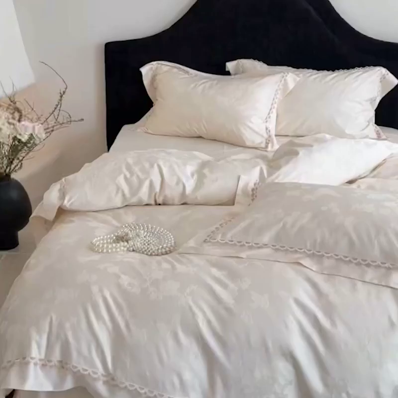 91家纺网 家纺一手货源 找家纺 爱缦 2026新款100s天丝棉色织提花四件套-玫瑰蝶翼系列 云朵白