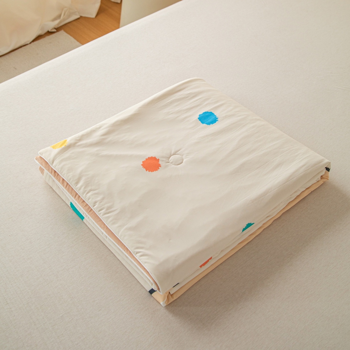 91家纺网 家纺一手货源 找家纺 亿莱鑫 2026春夏新款卡通印花仿锦氨夏被夏凉被空调被 熊仔面包店