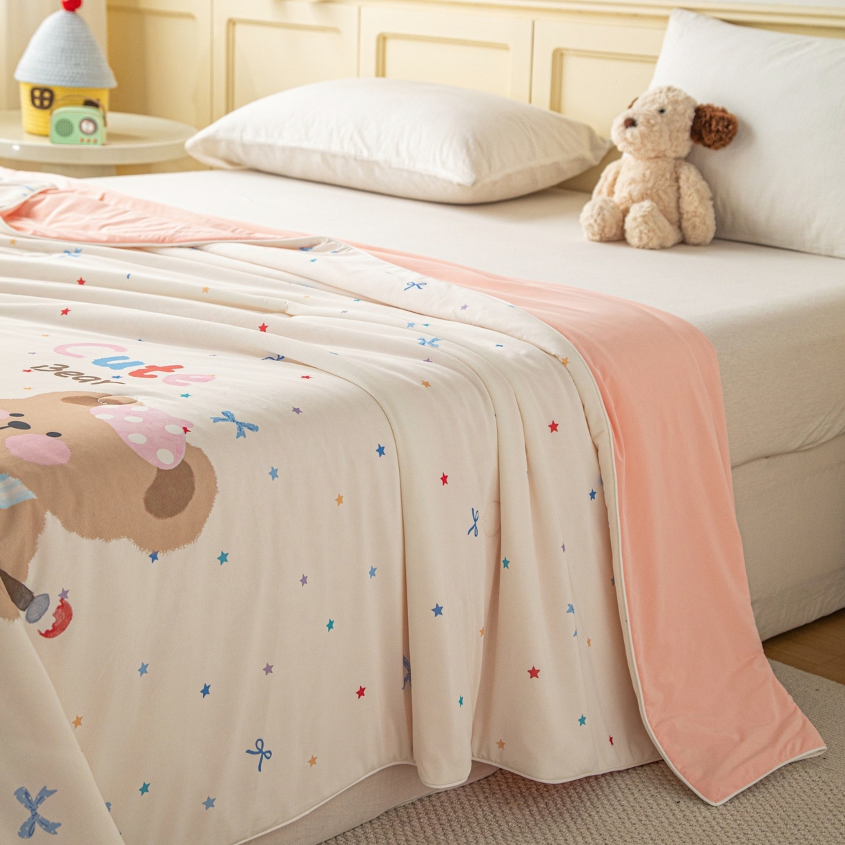 91家纺网 家纺一手货源 找家纺 亿莱鑫 2026春夏新款卡通印花仿锦氨夏被夏凉被空调被 彩绘小熊