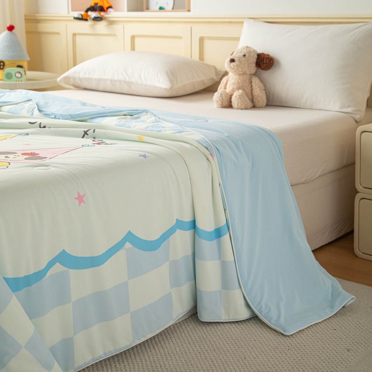 91家纺网 家纺一手货源 找家纺 亿莱鑫 2026春夏新款卡通印花仿锦氨夏被夏凉被空调被 星梦萌友